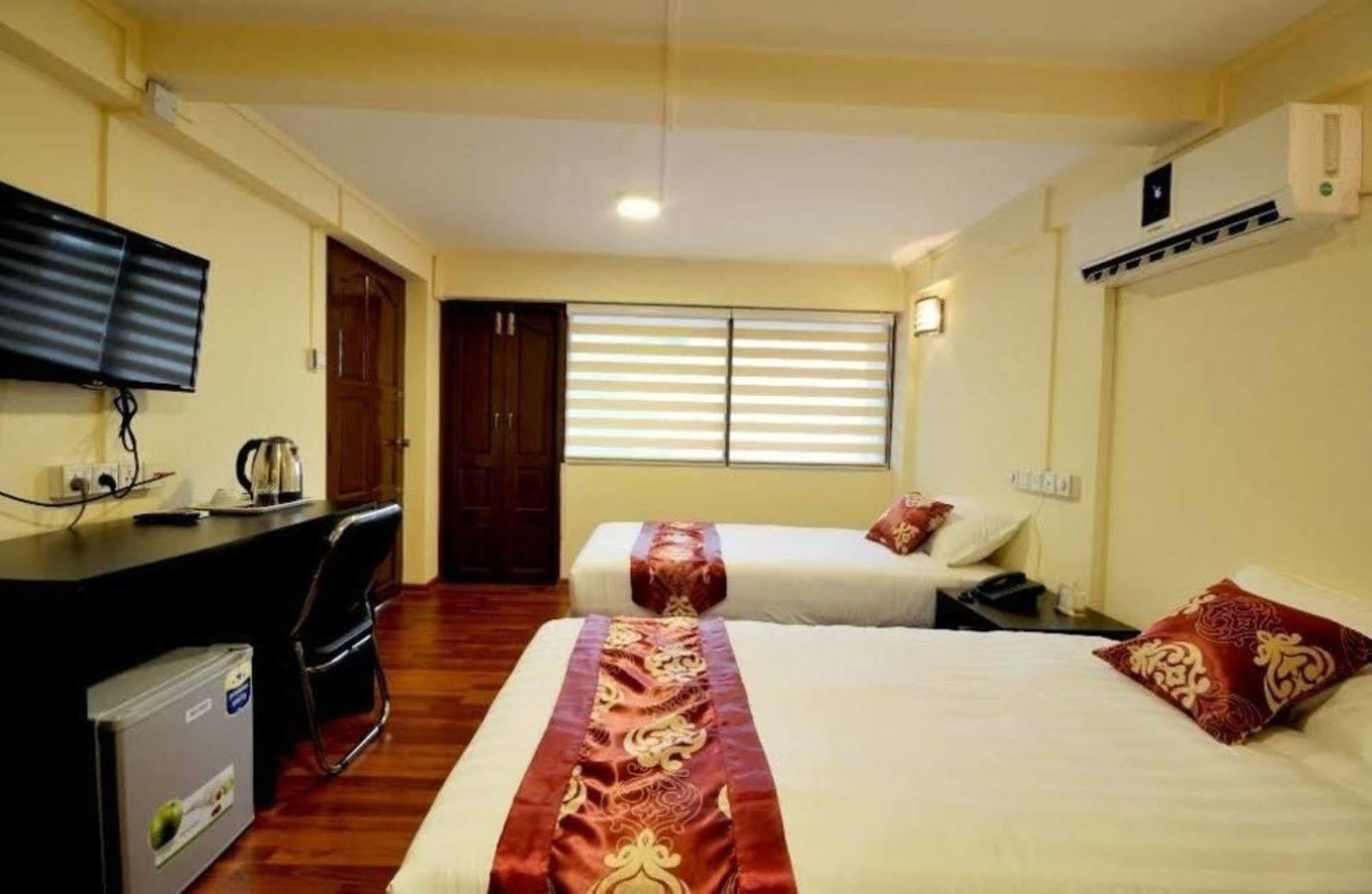 York Residence Rangoon Buitenkant foto