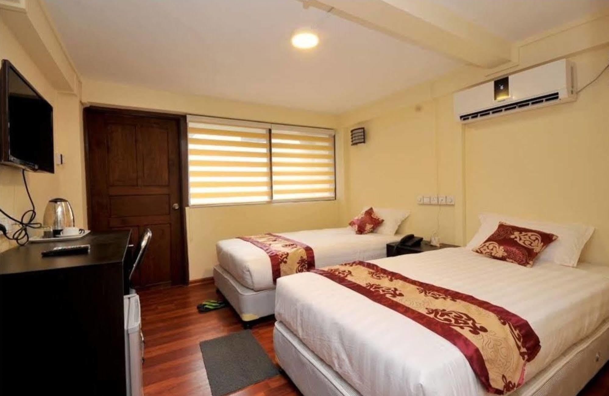 York Residence Rangoon Buitenkant foto