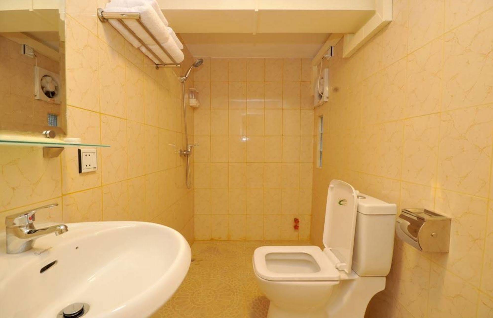 York Residence Rangoon Buitenkant foto