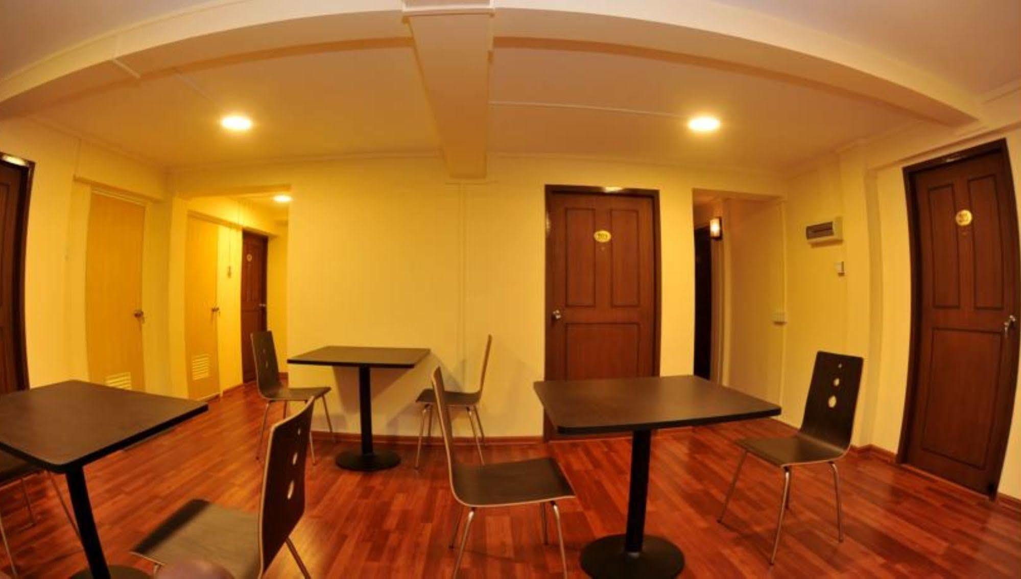 York Residence Rangoon Buitenkant foto
